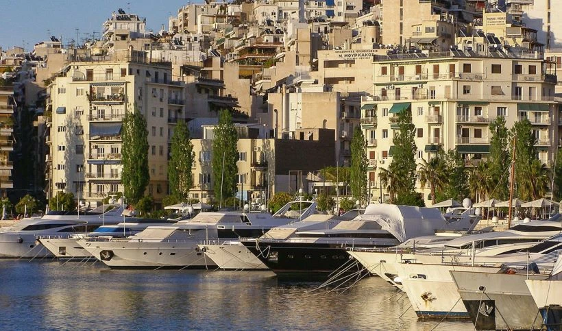 Θα κλείσουν τον Πειραιά για να φάει η Μέρκελ με τον Τσίπρα ψαράκι στη θάλασσα